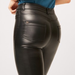 Pantalón efecto encerado