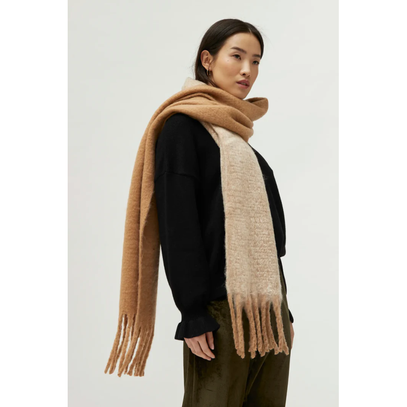 Bufanda oversize con flecos beige