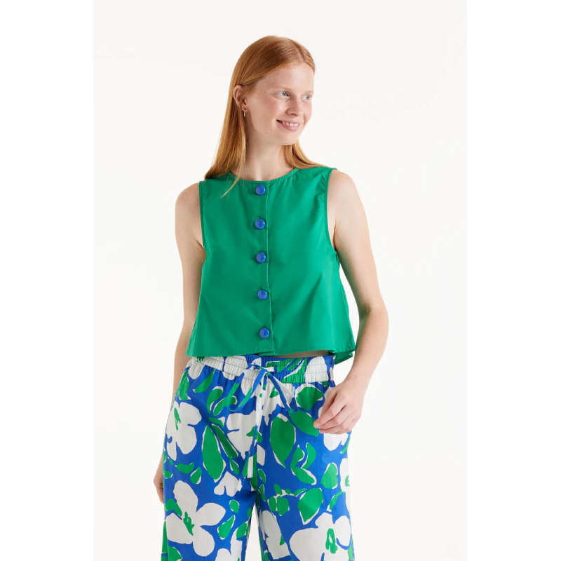 Top sin manga con botones verde