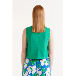 Top sin manga con botones verde