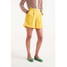 Short botones amarillo