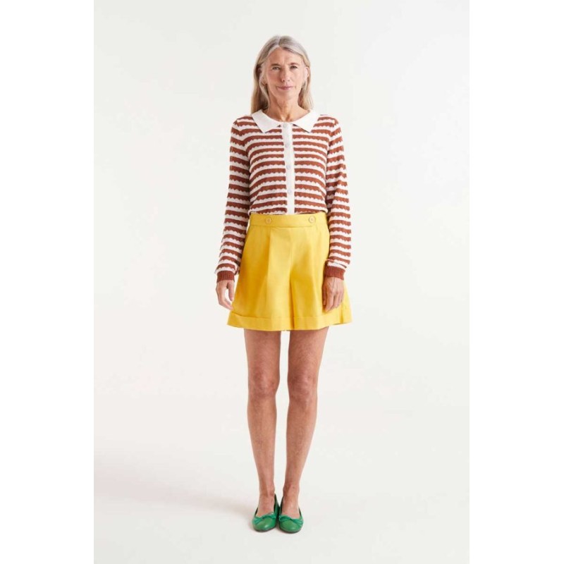 Short botones amarillo