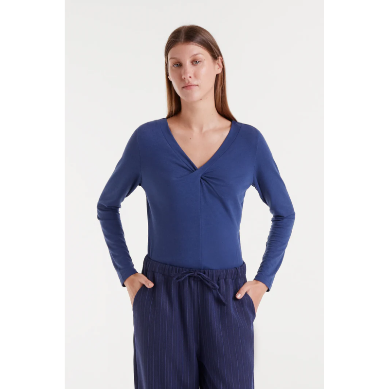 Camiseta anudada azul