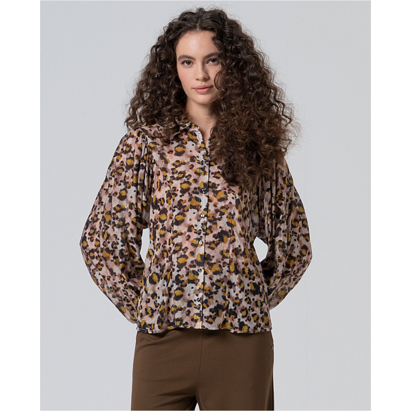 Camisa con frunce en mangas