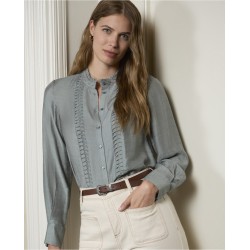 Blusa con fantasia azul acero