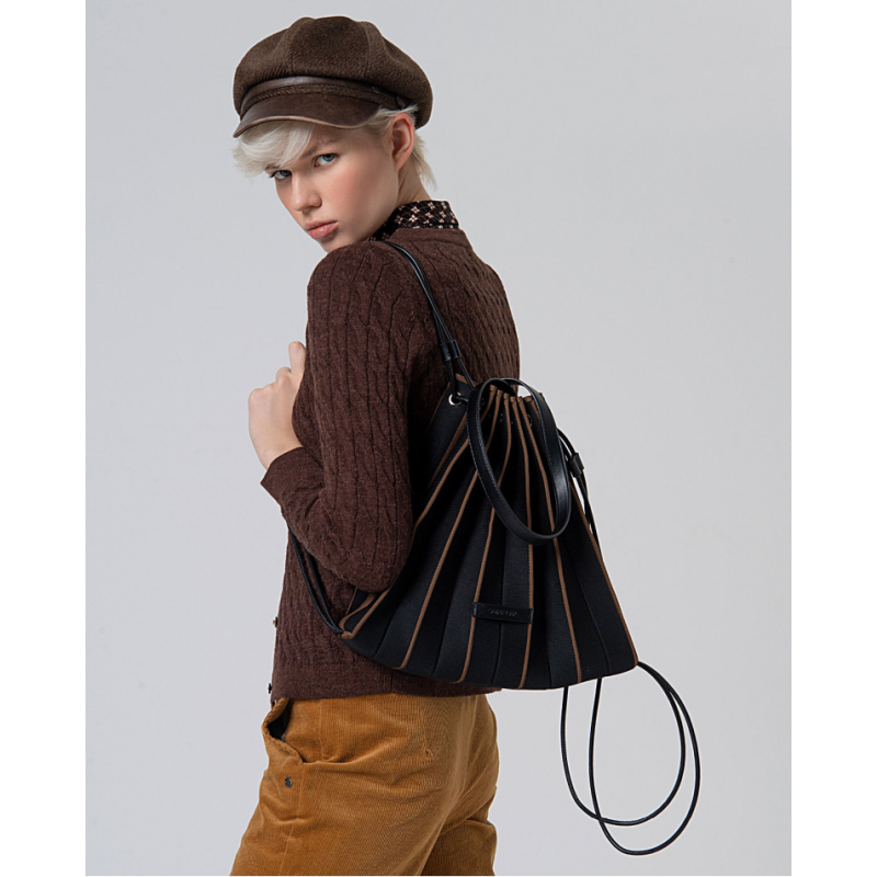 Bolso mochila de punto plisado