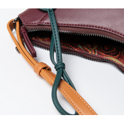 Bolso bandolera con interior estampado