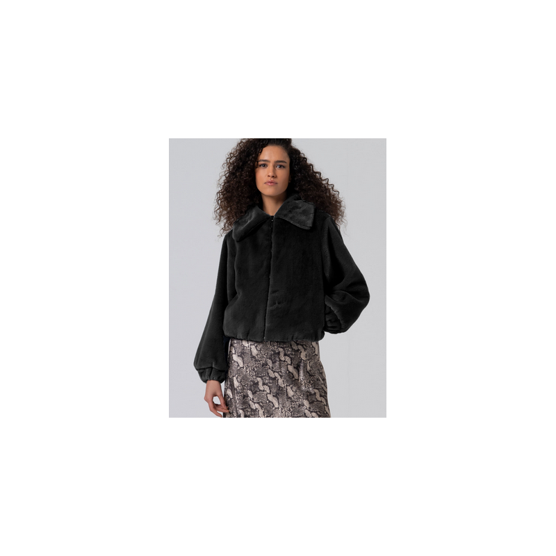 Chaqueta corta pelo negro