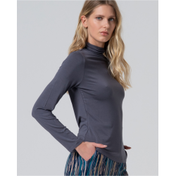 camiseta cuello alto gris