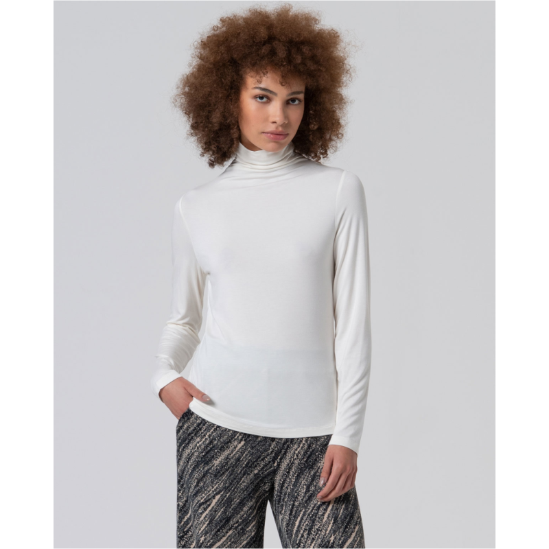 camiseta cuello alto crudo