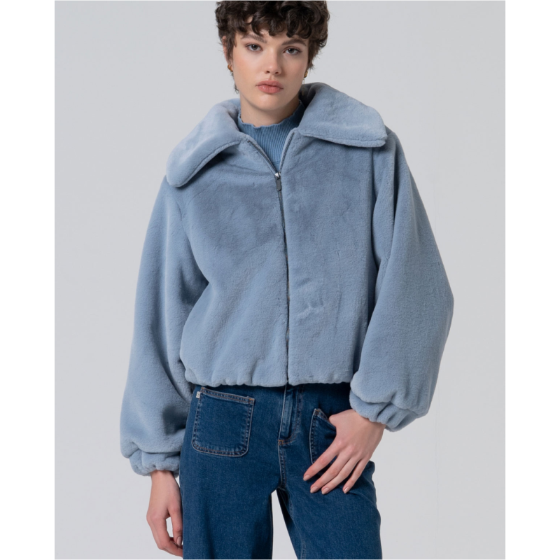 Chaqueta corta pelo azul