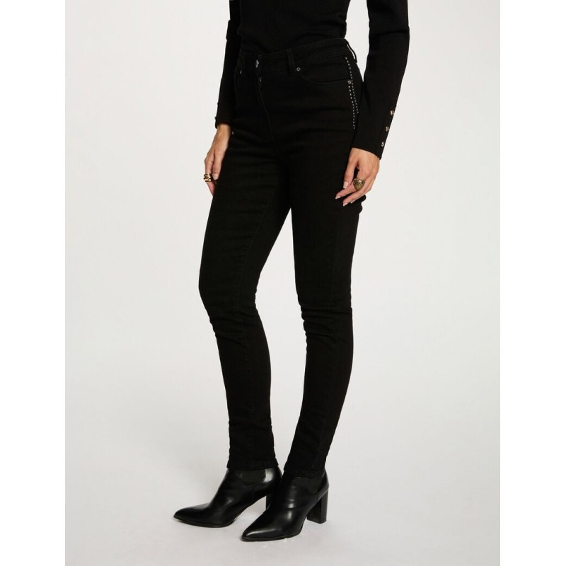 Pantalon negro con tachuelas pavi