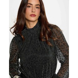 Camiseta cuello alto negro...