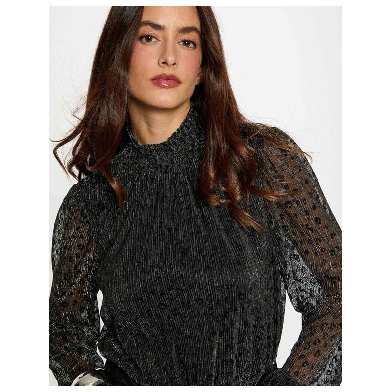 Camiseta cuello alto negro brillo tobito