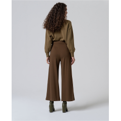 pantalón ancho con botones cintura kaki