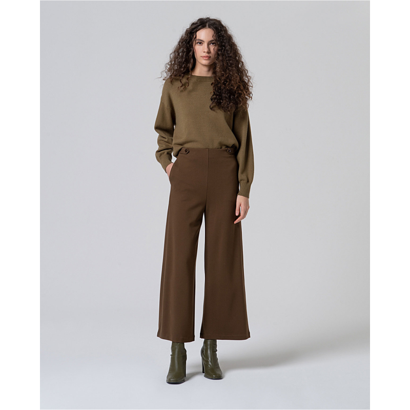 pantalón ancho con botones cintura kaki