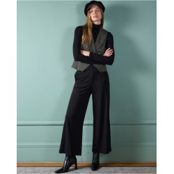 pantalón ancho con botones...