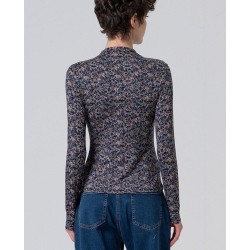 camiseta cuello alto azul